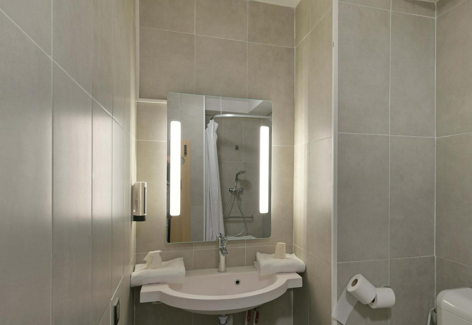 B&B Hotel Le Mans Nord 2 Saint Saturnin Bagian luar foto