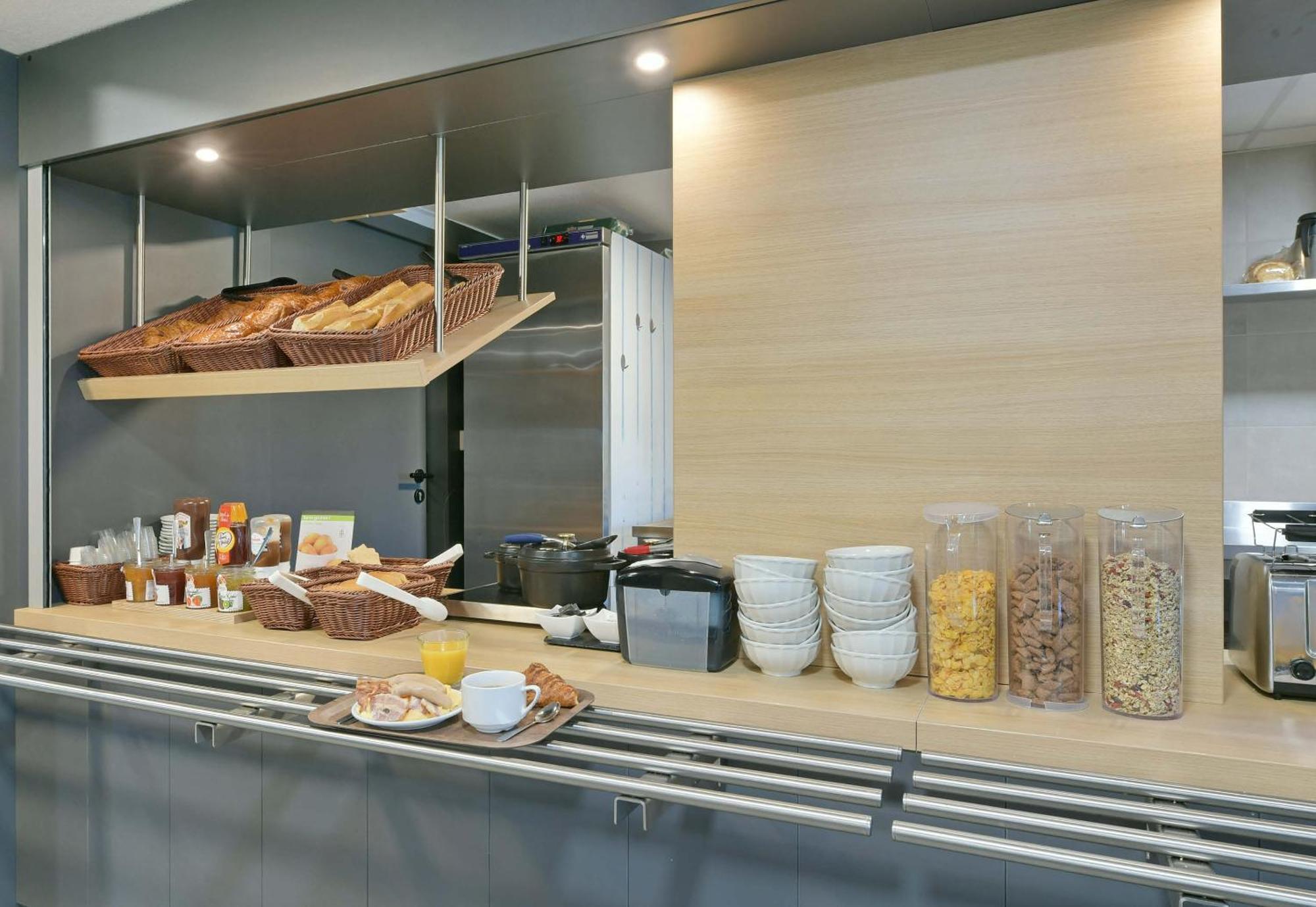 B&B Hotel Le Mans Nord 2 Saint Saturnin Bagian luar foto