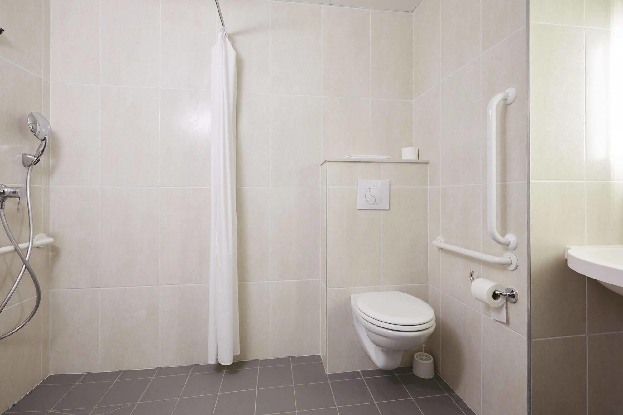 B&B Hotel Le Mans Nord 2 Saint Saturnin Bagian luar foto
